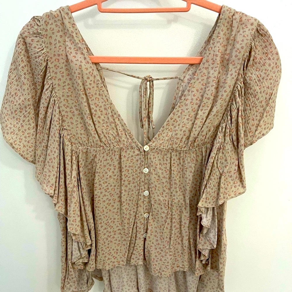 Beautiful blouse! Perfect for summer or fall